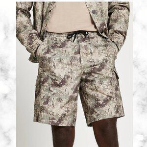 River Island NWT Men's Dark Green Camo Cargo Camouflage Shorts, Size 32